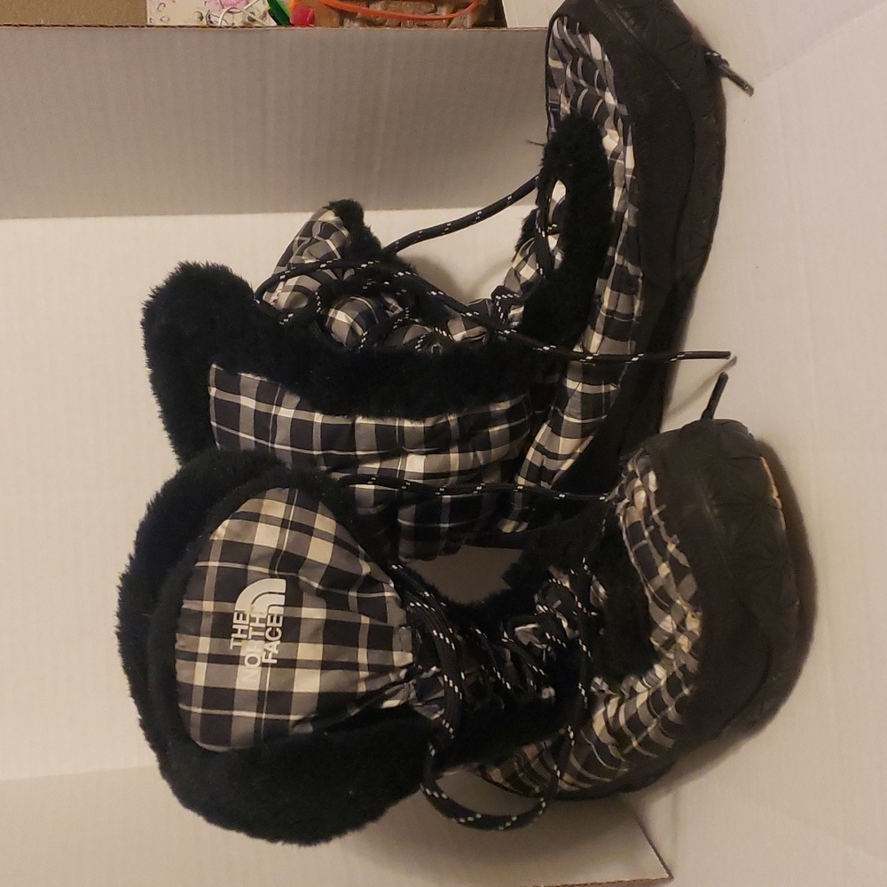 The North Face Nuptse Faux Fur Winter Boots Womens 9.5 black White plaid Lace Up